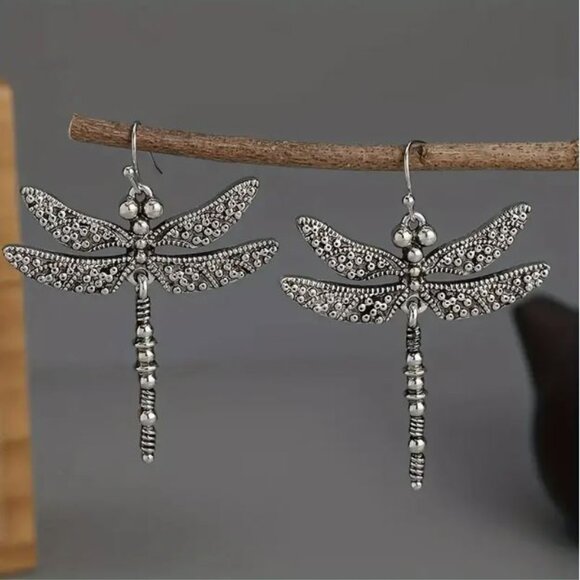 NEW Art Nouveau Pewter Dragonfly Drop Boho Earrings - Picture 2 of 5